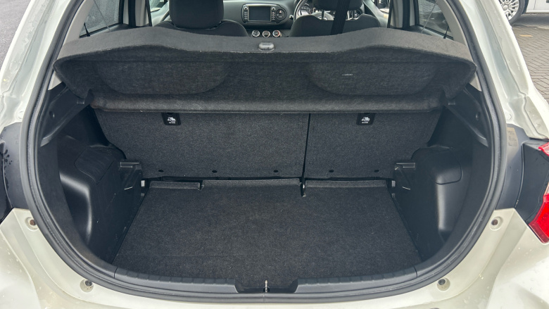 Toyota Yaris 1.5 VVT-i Design 5dr Petrol Hatchback